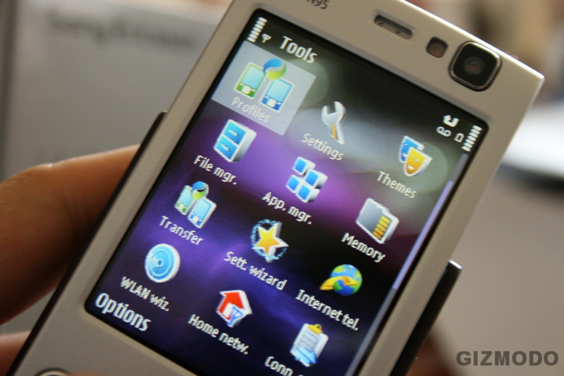 Illustration for article titled Gizmodo's Long-Ass Nokia N95 Review: Why it Rocks, Why it Sucks